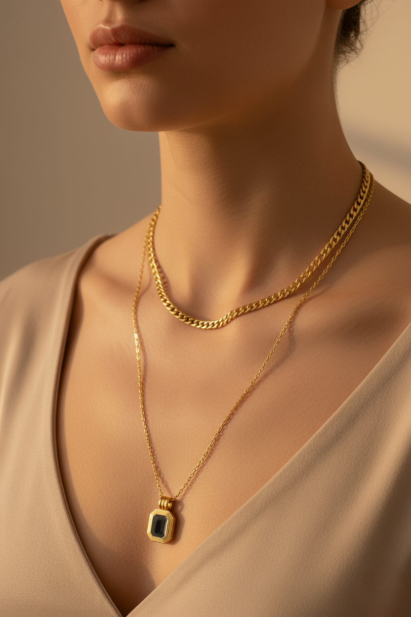 girl wear Black pendant layered chain necklace, anti-tarnish, waterproof, trendy fashion jewelry